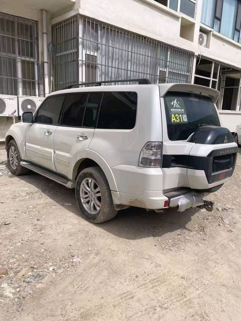 晋中19年三菱帕杰罗8