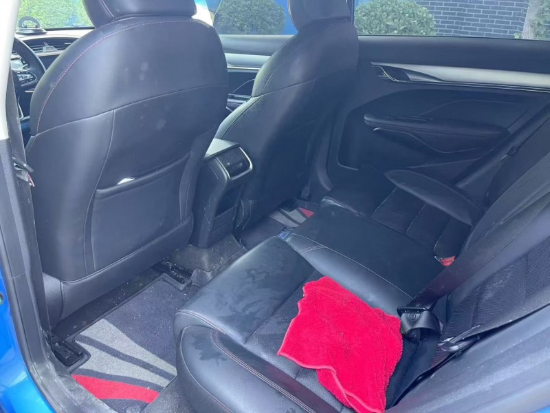 济宁19年吉利缤瑞4