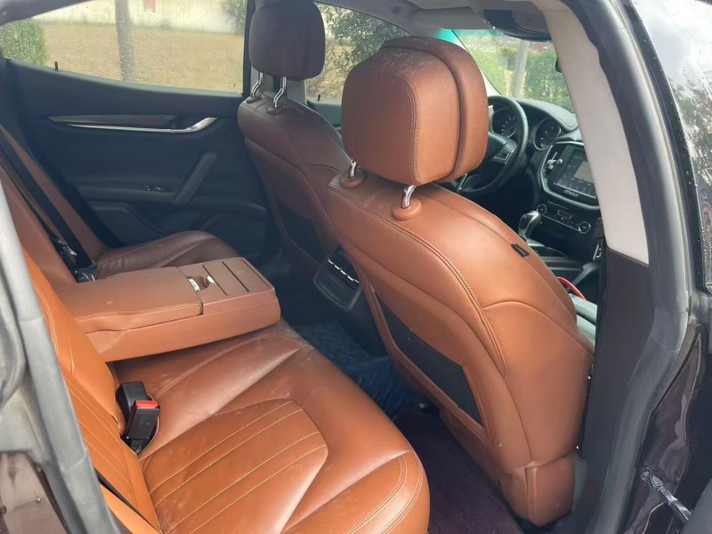 济宁16年玛莎拉蒂Ghibli6