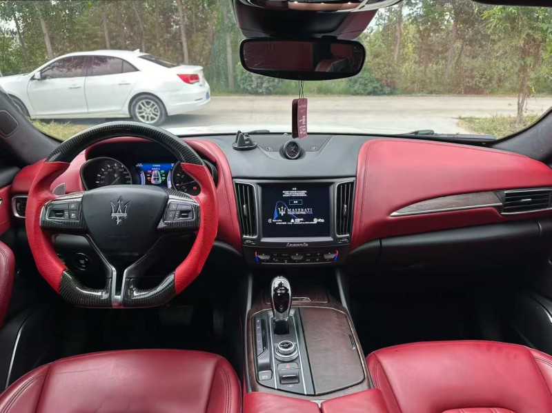 徐州17年玛莎拉蒂Levante4