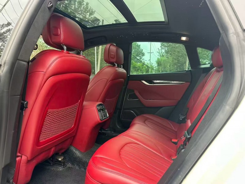 徐州17年玛莎拉蒂Levante5