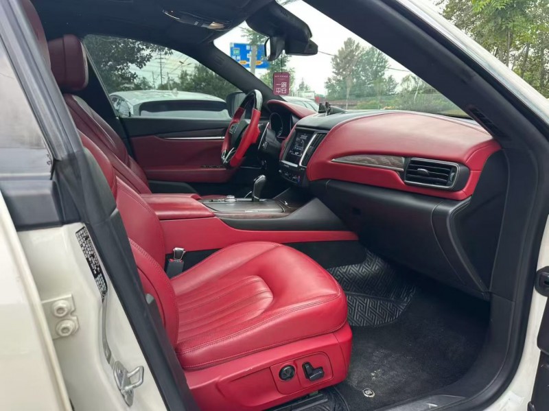 徐州17年玛莎拉蒂Levante8