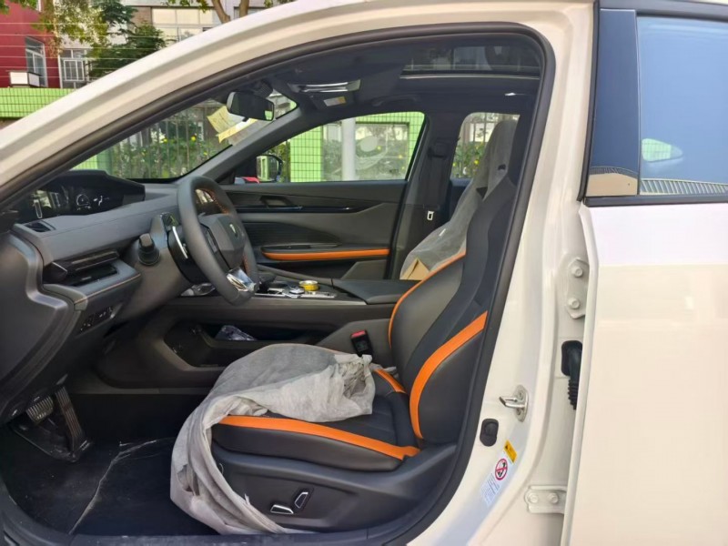 成都25年长安汽车UNI4