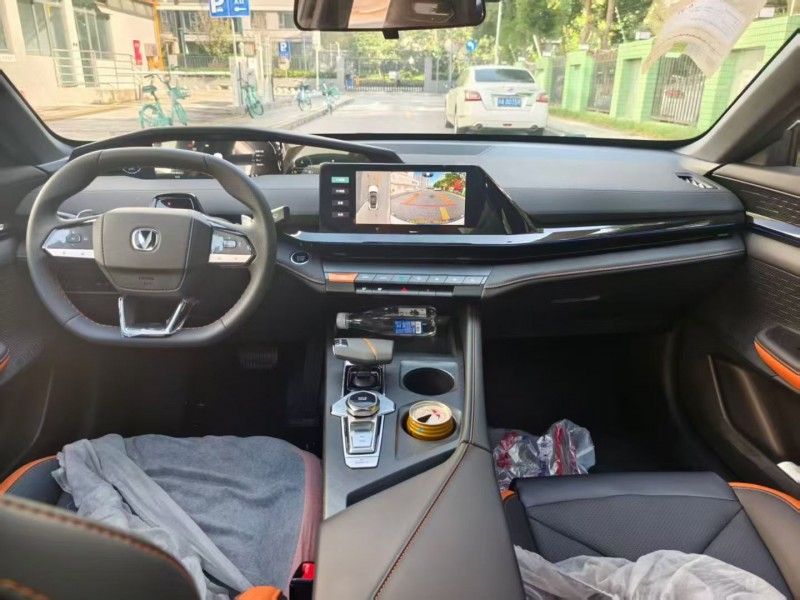 成都25年长安汽车UNI6