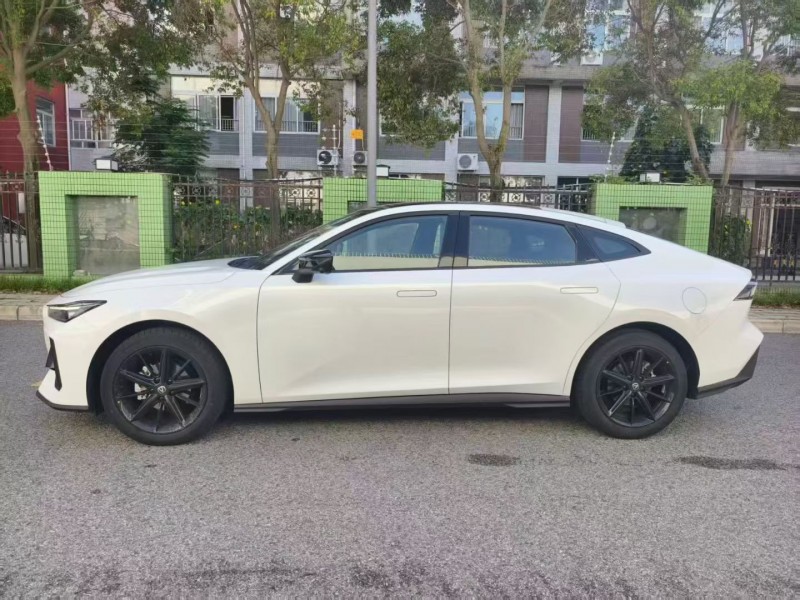 成都25年长安汽车UNI7