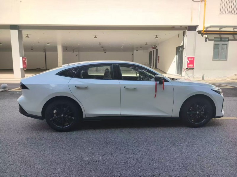 成都25年长安汽车UNI8