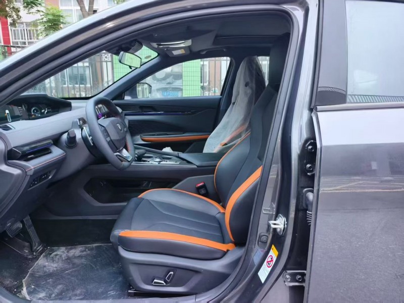 成都25年长安汽车UNI4