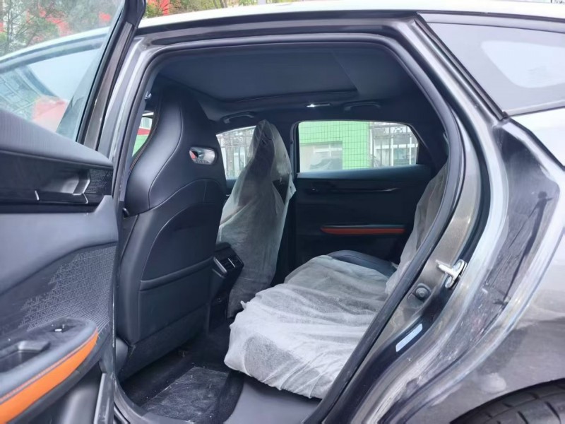 成都25年长安汽车UNI5