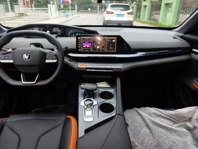 成都25年长安汽车UNI6