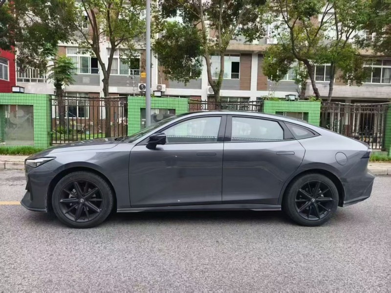 成都25年长安汽车UNI7