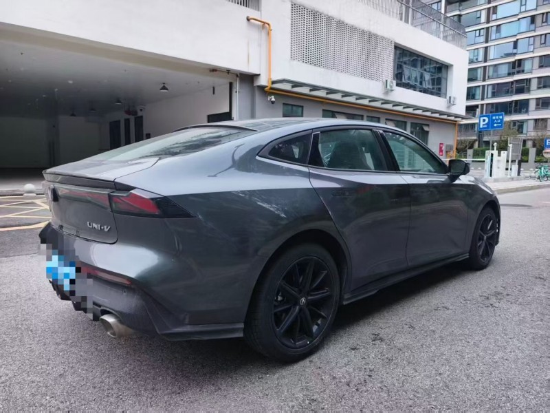 成都25年长安汽车UNI8