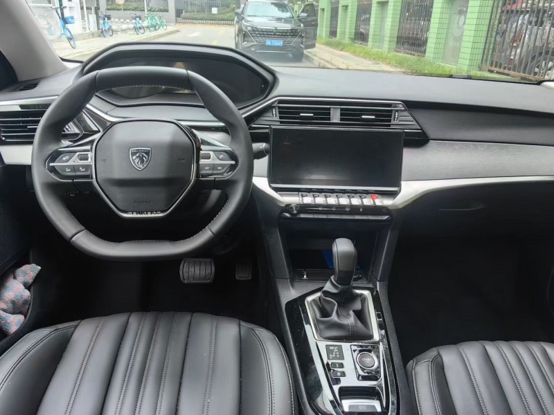 成都25年东风标致5