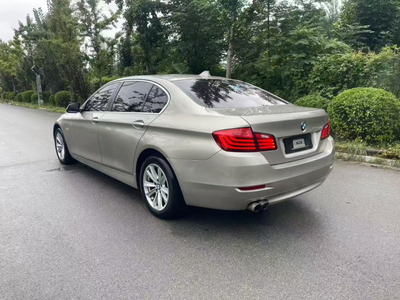 济宁17年宝马5系8