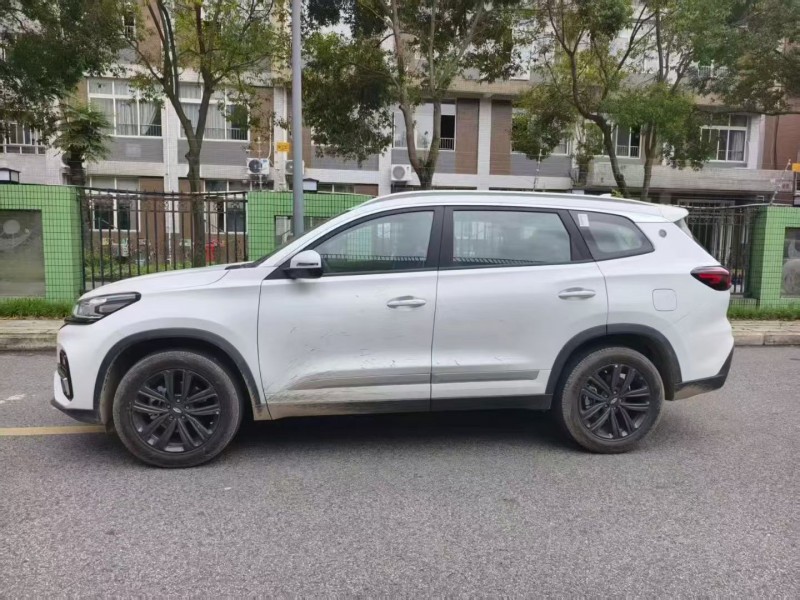 成都25年奇瑞瑞虎8