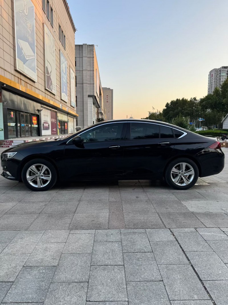 济宁19年别克君威3