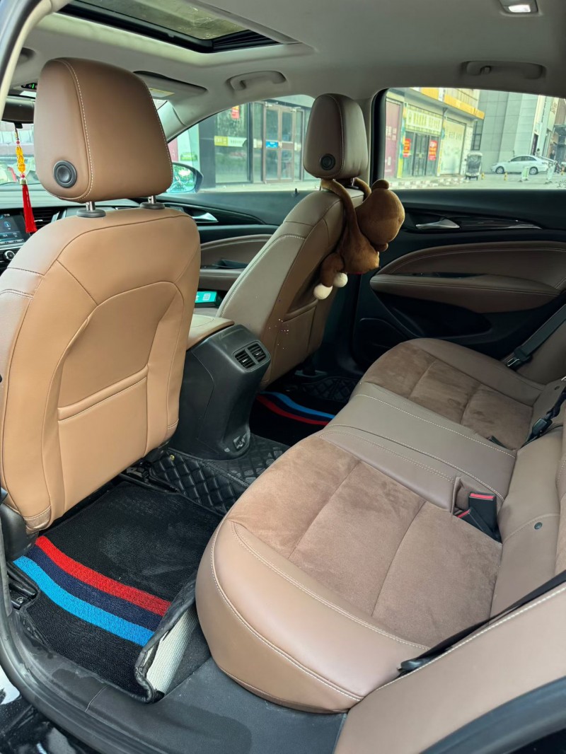 济宁19年别克君威5