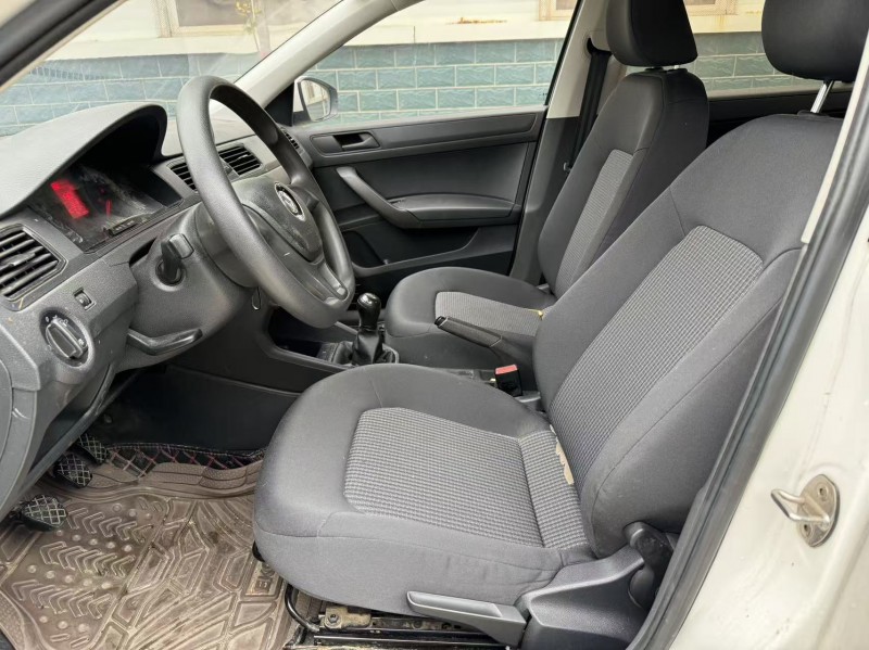 新乡19年大众桑塔纳9