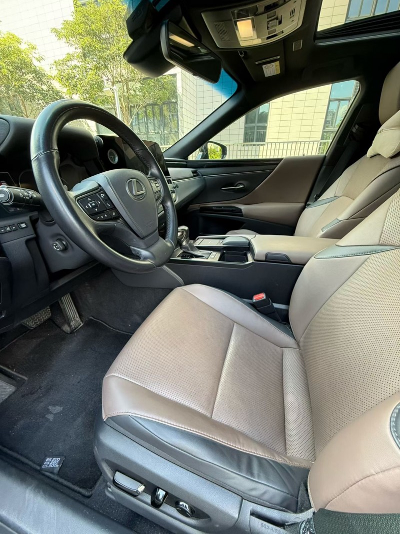 佛山22年雷克萨斯ES7