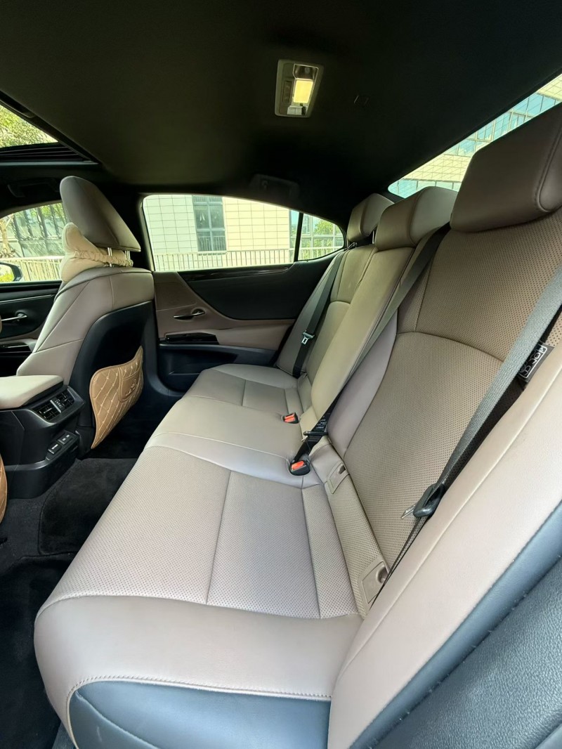 佛山22年雷克萨斯ES8