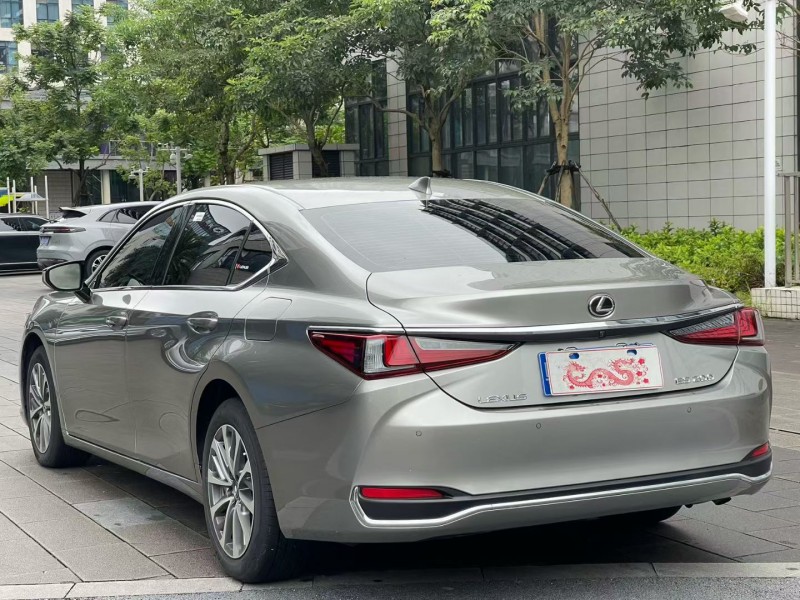 佛山23年雷克萨斯ES7