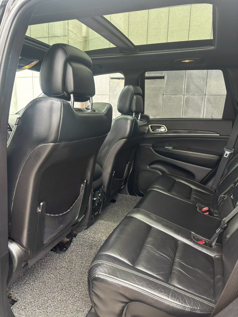 吉林16年Jeep大切诺基9