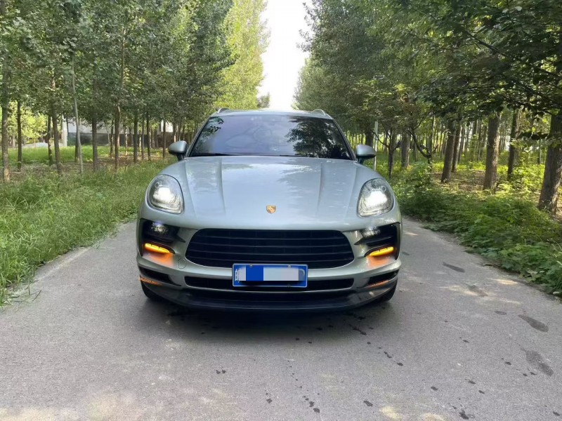 济宁19年保时捷Macan1