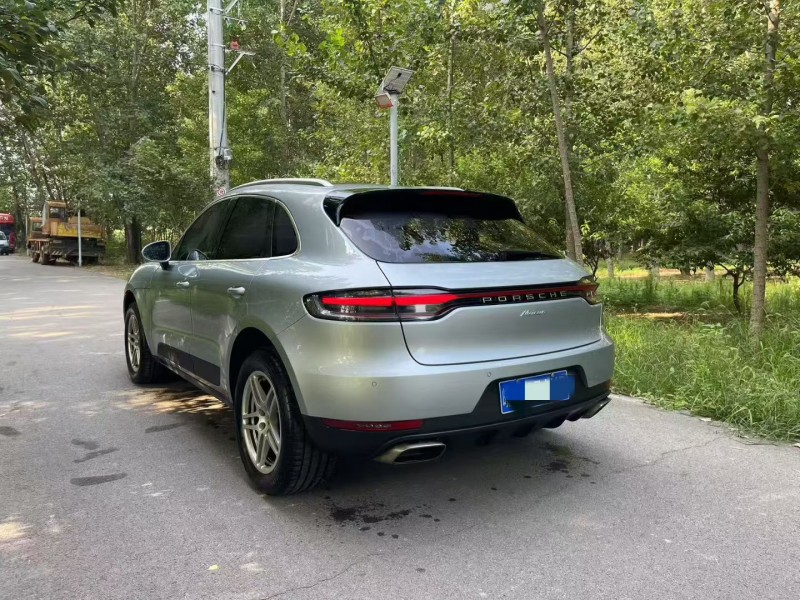 济宁19年保时捷Macan7