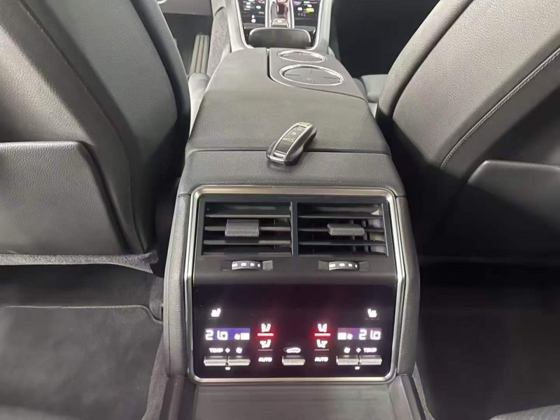 深圳22年保时捷帕拉梅拉4