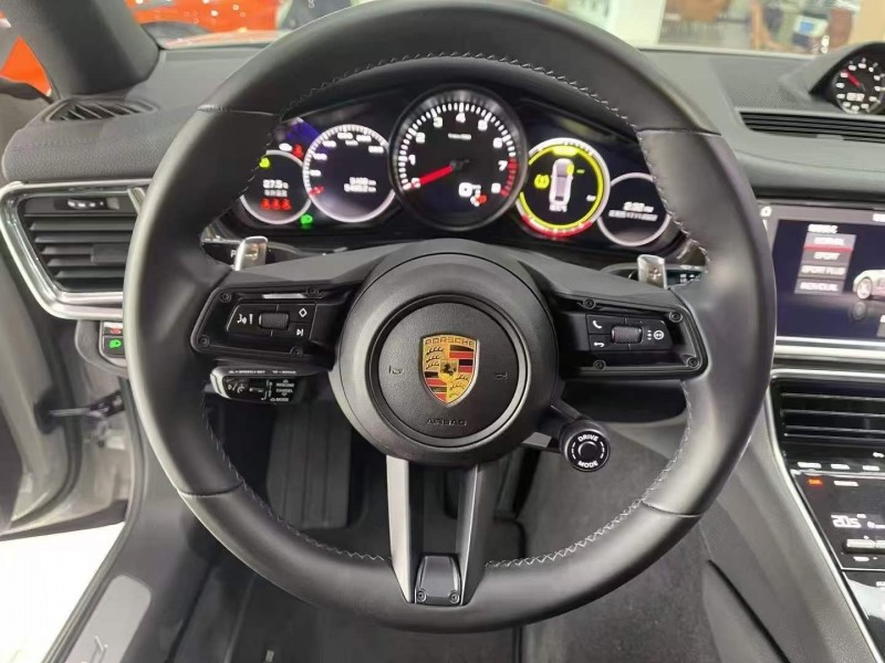 深圳22年保时捷帕拉梅拉6