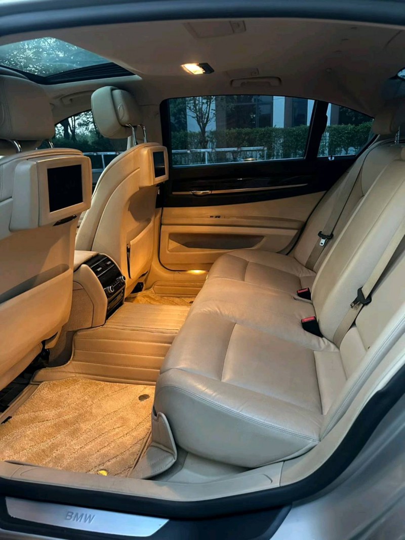 广州11年宝马7系7