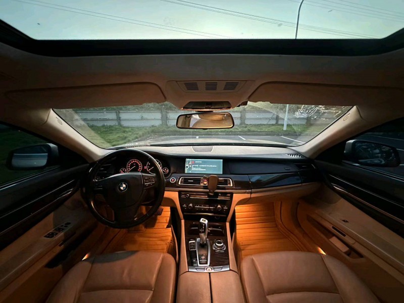 广州11年宝马7系8