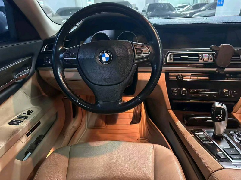 广州11年宝马7系9