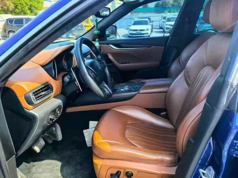 常德18年玛莎拉蒂Levante5