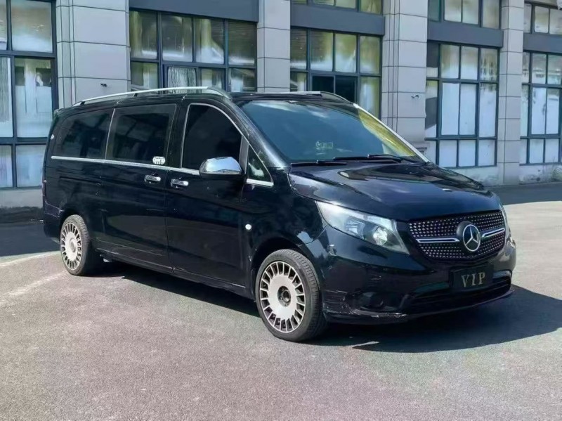 厦门18年奔驰威霆3