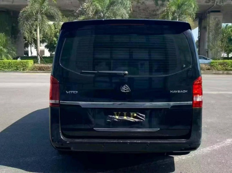 厦门18年奔驰威霆9