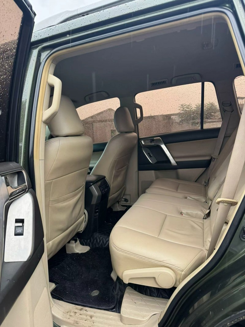 鹤壁13年丰田普拉多3