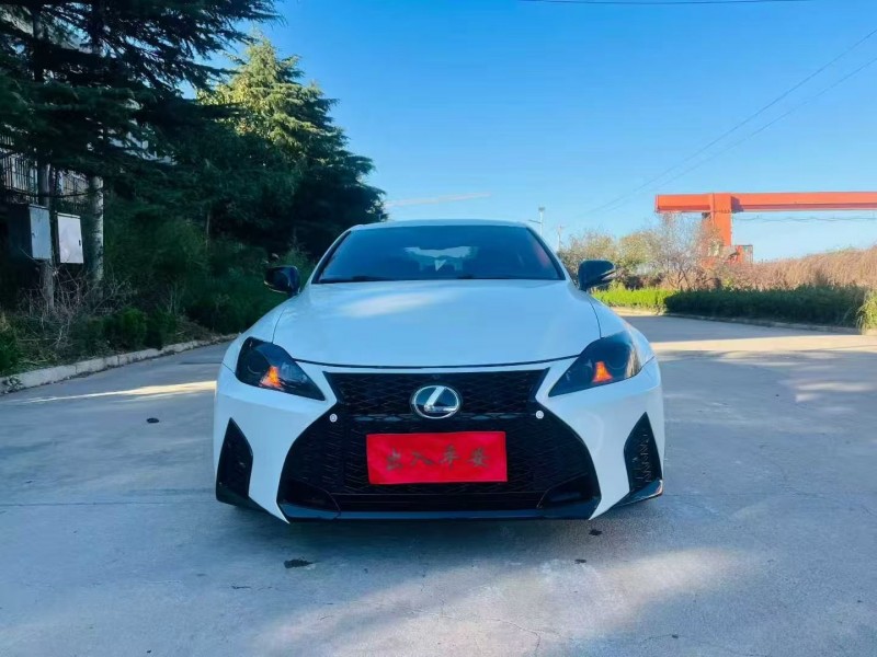 青岛10年雷克萨斯IS1