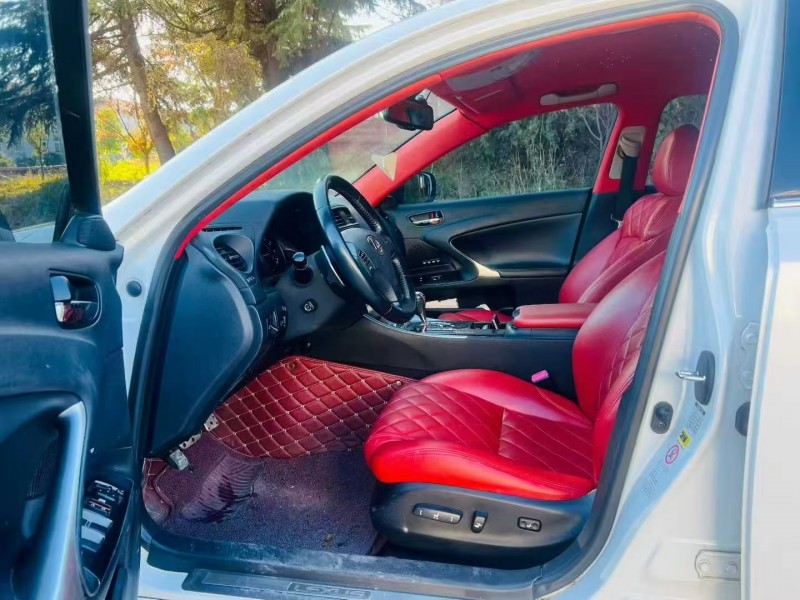 青岛10年雷克萨斯IS4