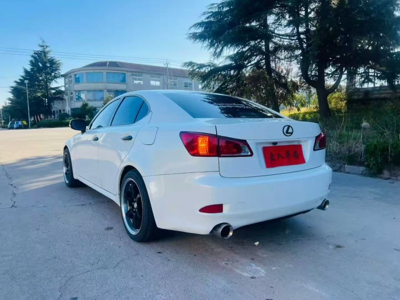 青岛10年雷克萨斯IS8