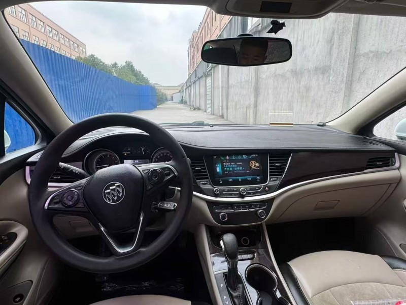 金华18年别克威朗4