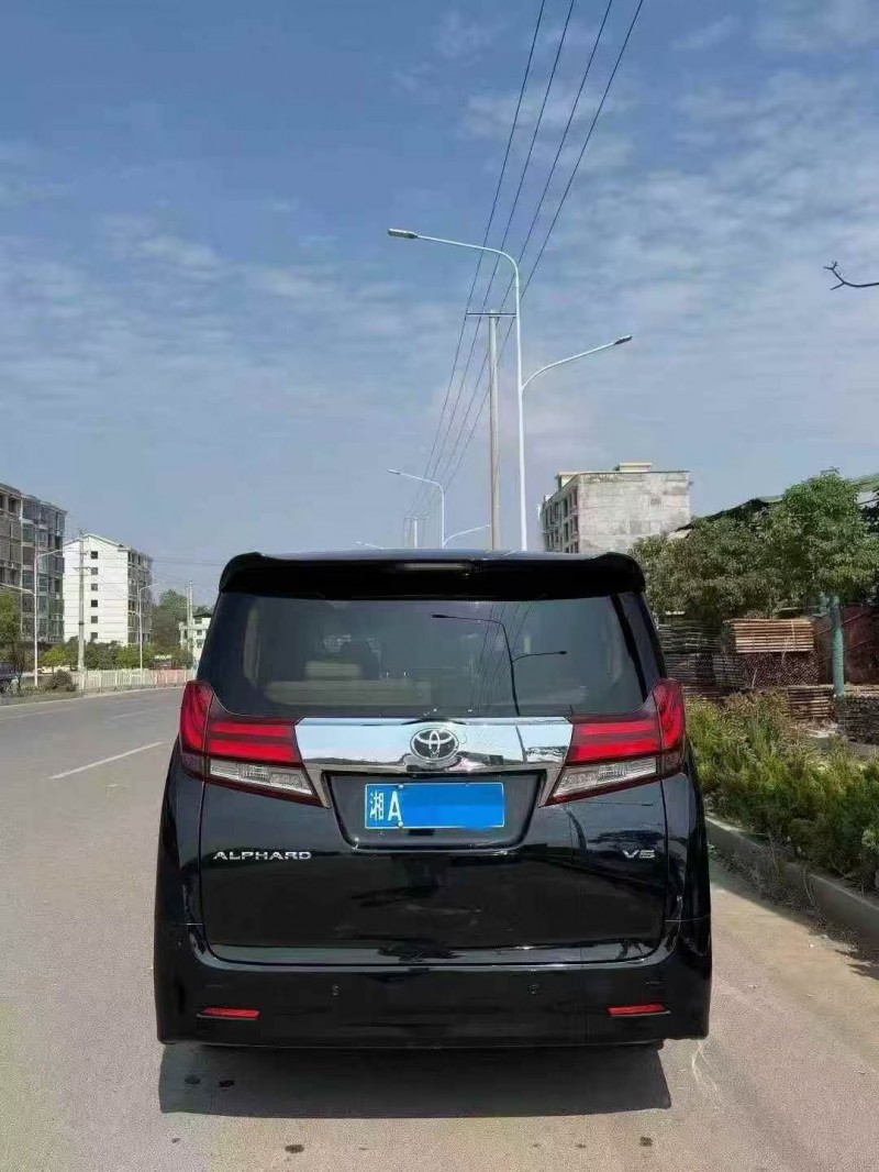 邵阳17年丰田埃尔法9