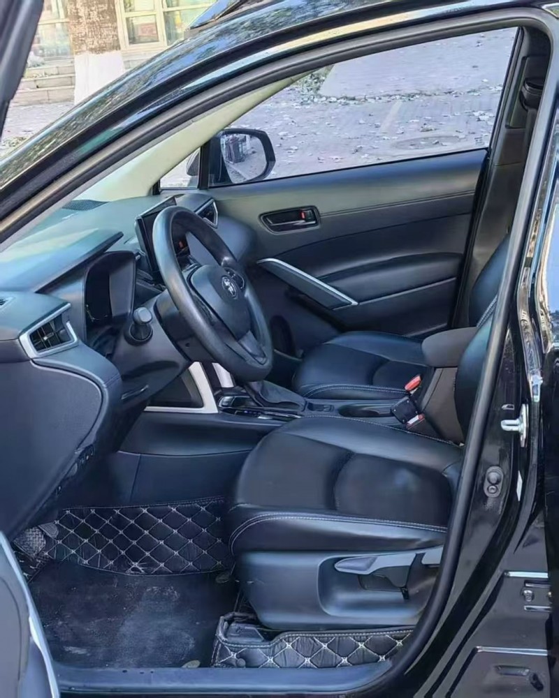 乌海24年丰田锐放3