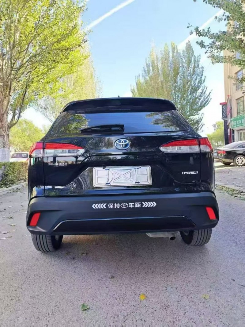 乌海24年丰田锐放8