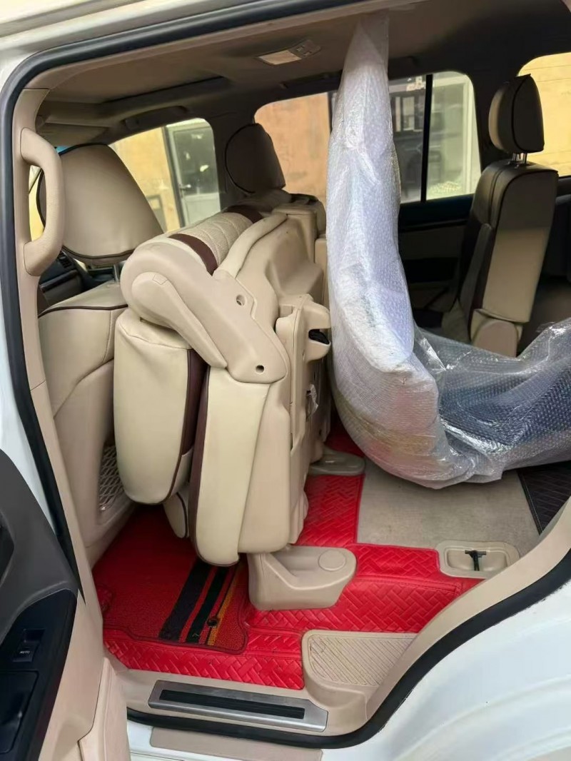 赤峰14年丰田兰德酷路泽5