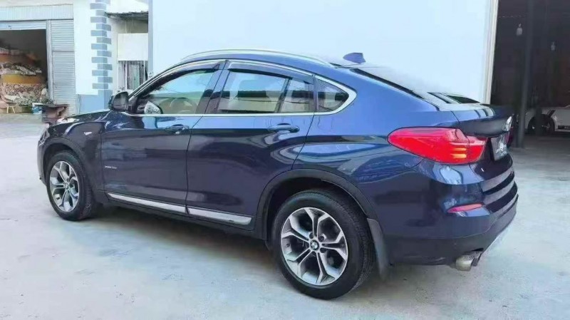 保山18年宝马X48