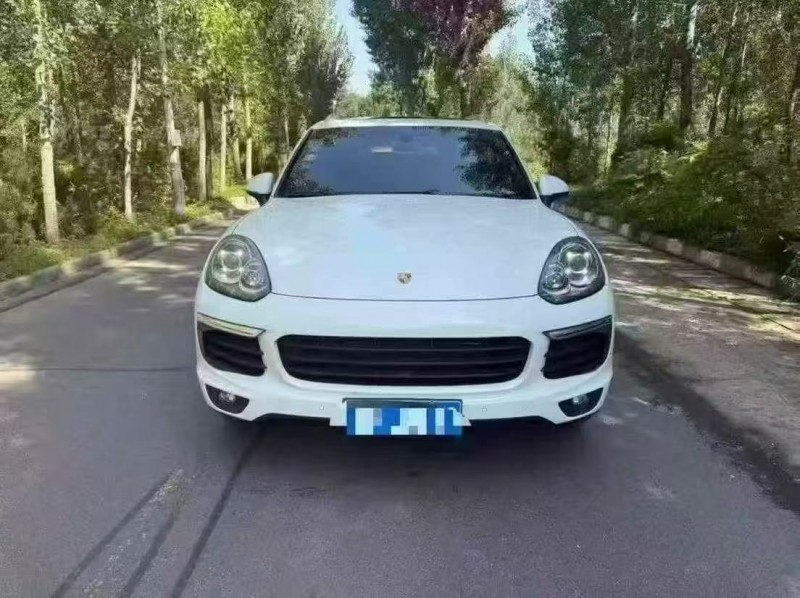 安阳17年保时捷卡宴1