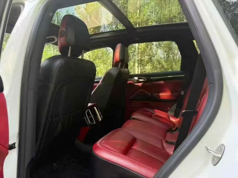 安阳17年保时捷卡宴6