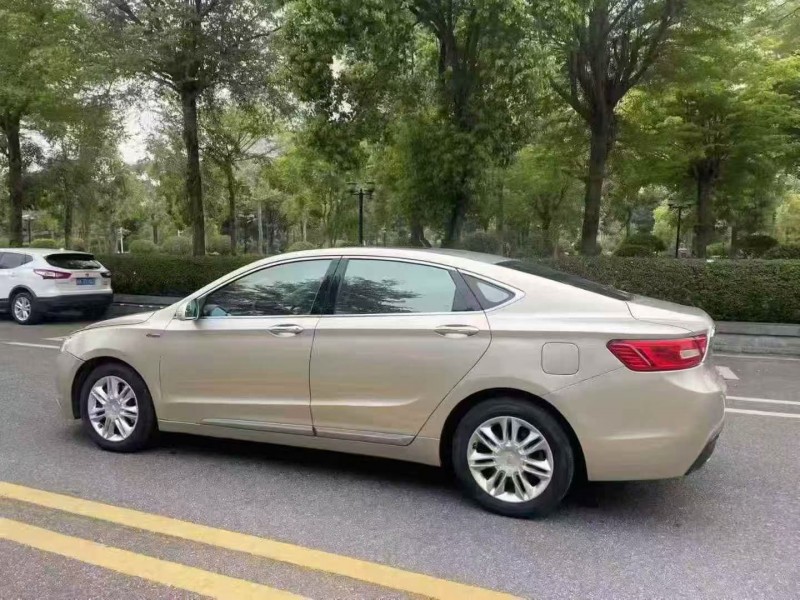 汕头17年吉利博瑞8