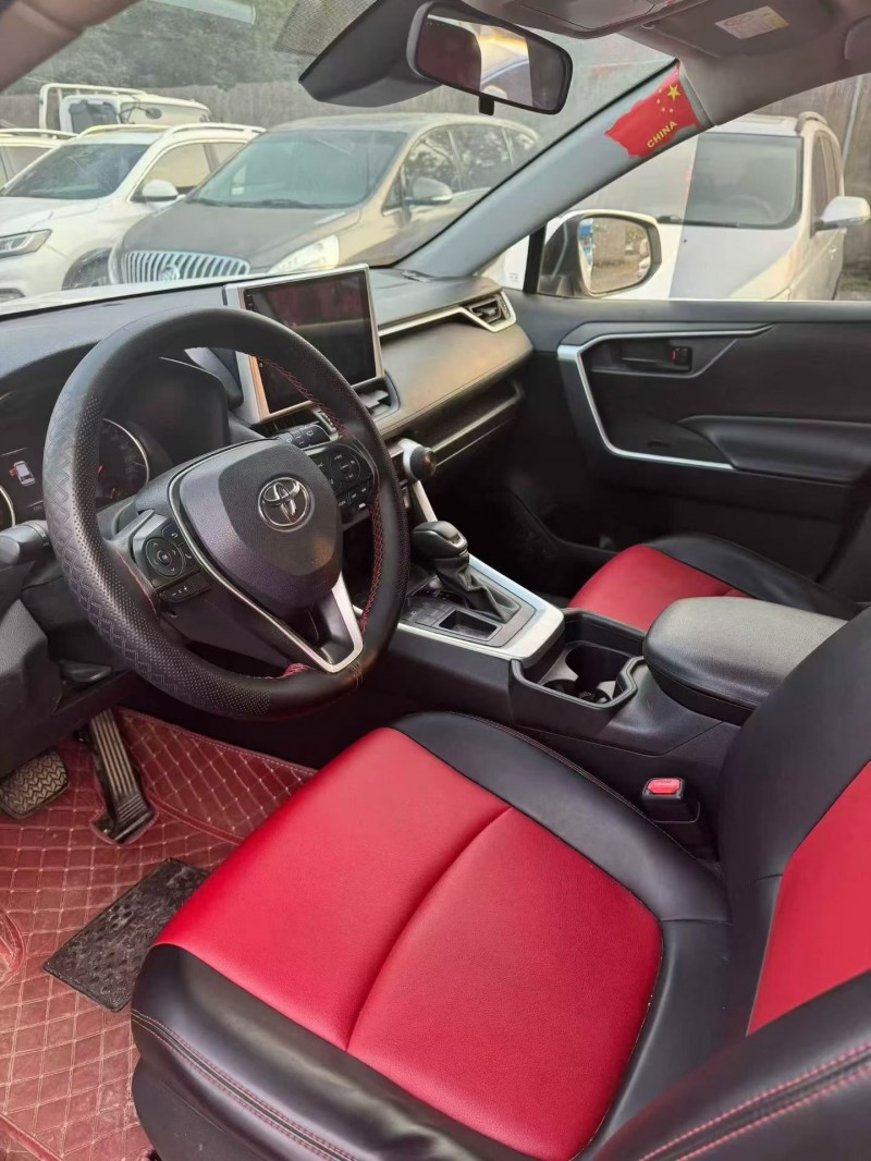 平顶山21年丰田RAV4荣放4