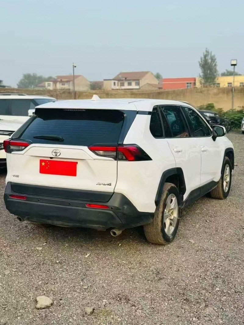 平顶山21年丰田RAV4荣放8
